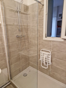 Photo de galerie - Salle de bain PMR