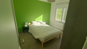 Photo de galerie - Peinture, montage des meubles, et installation du luminaire.