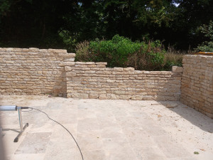 Photo de galerie - Construction d un mur  à la chaux