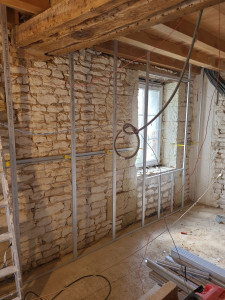 Photo de galerie - Création ossatures métalliques sur système optima. à suivre isolation 140 et plaque de plâtre et bande et peinture.
chantier témoin clé en main