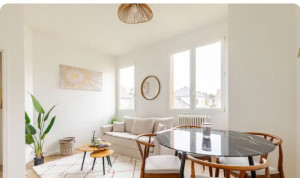 Photo de galerie - Une palette douce pour conserver la luminosité naturelle,
Des touches végétales pour apporter chaleur et convivialité,
L’objectif : un salon à la fois cosy, moderne et lumineux, où l’on se sent bien dès l’entrée