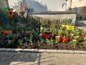 Photo de galerie - La plantation et la décoration d’un massif 