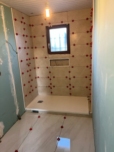 Photo de galerie - Création d une douche avec faïence mur est sol
