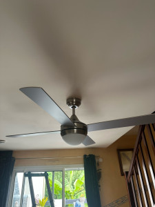 Photo de galerie - Mise en place d’un plafonnier ventilateur 