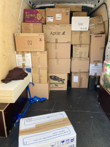 Photo de galerie - Les cartons et meubles