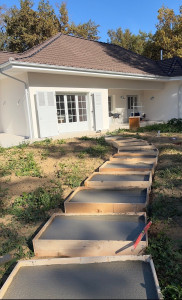 Photo de galerie - Marche pour accéder au pool house 