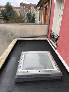 Photo de galerie - Réalisation d'un toit terrasse   avec installation de coupole de toit  