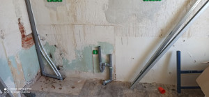 Photo de galerie - Création réseaux eaux Froides et chaude et eaux usées pour une salle de bain.