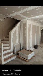 Photo de galerie - Après pose placo première couche d'enduit et bandes