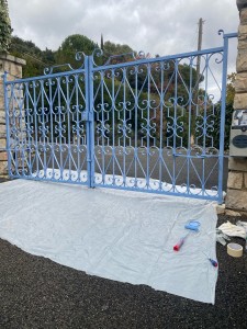 Photo de galerie - Restauration complète portail et mise en peinture . 