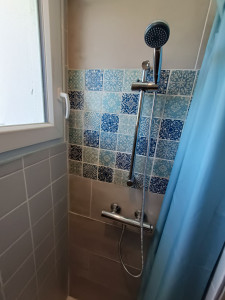 Photo de galerie - Installation de mitigeur de douche plus barre 