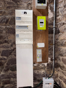 Photo de galerie - Un bon rafraîchissement pour cette installation électriques 