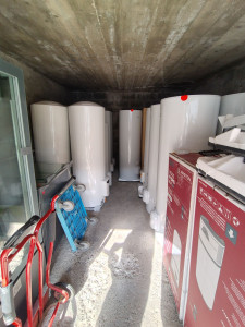 Photo de galerie - REMPLACEMENT ET INSTALLATION DE CHAUFFE EAU DEPOSE DE L' ANCIEN. POSE DU NEUF ET RACCORDEMENT. INTERVENTION PROPRE ET SOIGNER POSSIBILITE D INTERVENTION RAPIDE OU EN URGENCE SELON DISPONIBILITE. TARIF TRES COMPETITIF ET DEVIS CLAIR AVANT INTERVENTION  