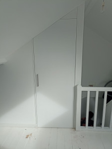 Photo de galerie - Fabrication et pose d'une porte de placard 