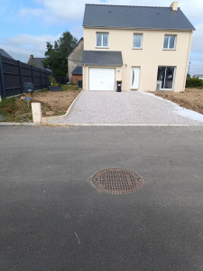 Photo de galerie - Aménagement d'une allée et pose de bordure 