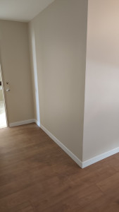 Photo de galerie - Enduit peinture parquet plinthe 