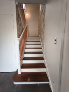 Photo de galerie - Rénovation d'escalier. Tapisserie. Peinture 