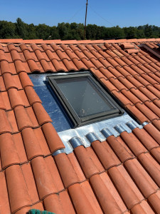 Photo de galerie - Entourage de Velux en zinc 