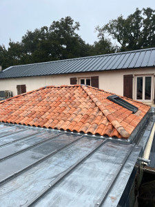 Photo de galerie - Ancienne verrière refait en tuile avec couverture à tasseau en zinc 