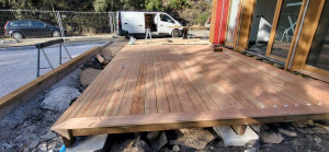 Photo de galerie - Pose de terrasse bois Douglas.