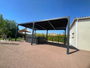 Photo de galerie - Pergola de 6/4 avec volets inclinables 