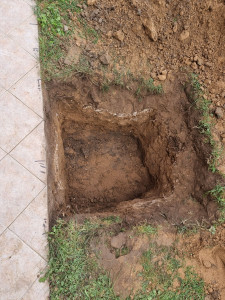 Photo de galerie - Trou de 1m³ réalisé à la main.