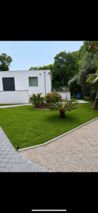Photo de galerie - Création d’une pelouse et parking avec système d’irrigation 