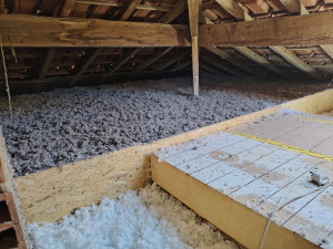Photo de galerie - Isolation de comble en ouate de cellulose et laine de verre soufflé