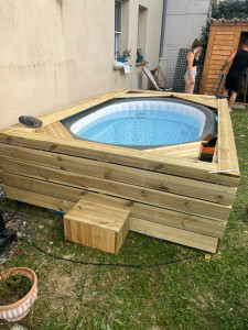 Photo de galerie - Habillage d’un spa lames de terrasse