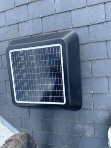 Photo de galerie - Extracteur d air solaire toiture.