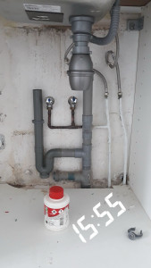 Photo de galerie - Installation de nouvelles évacuations et de robinets de lave vaisselle 