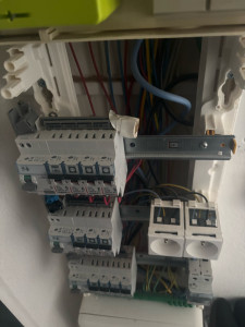 Photo de galerie - Réalisation d’un tableau électriques 
