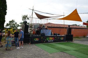 Photo de galerie - Montage de scene et sonorisation d'un petit festival local.