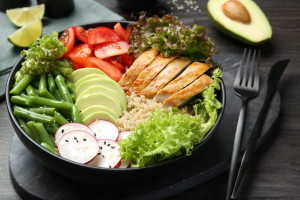 Photo de galerie - Besoin d'aide pour vos repas au quotidien ? Je prépare des repas simples, variés et faits avec soin selon vos préférences. Sérieuse et appliquée, je vous aide à gagner du temps tout en profitant de plats préparés avec attention.