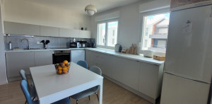 Photo de galerie - Pose cuisine en L. 
8 meubles bas et 4 meubles hauts