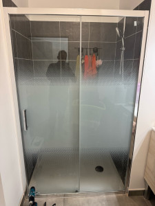 Photo de galerie - Installation de un porte à douche 