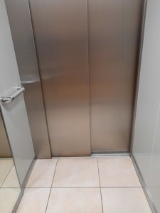 Photo de galerie - Nettoyage d’ascenseur 