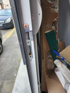 Photo de galerie - Réparation d'une gâche de porte de garage
