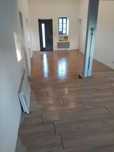 Photo de galerie - Pause en chute perdupour ce magnifique carrelage imitation parquet 