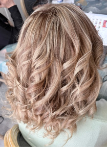 Photo de galerie - Joli blond wavy 