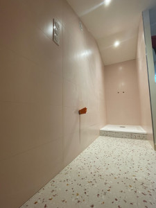 Photo de galerie - Après.  pose de la faïence et remplacement du sol existant 