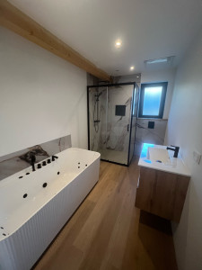 Photo de galerie - Baignoire, meuble vasque, bac à douche, wc suspendu 