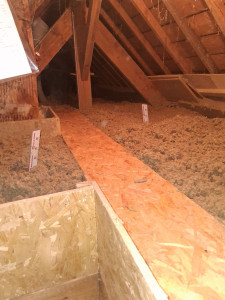 Photo de galerie - Isolation de combles laine de roche soufler avec chemin de visite 
