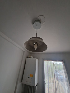 Photo de galerie - Instalation de  lampadaire  décalé 