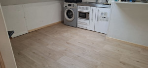 Photo de galerie - 
revêtement de sol pose de vinyle avec plinthes 