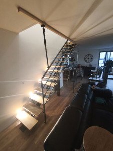 Photo de galerie - Marches d'escaliers en lamellé collé chêne massif de Partedis, collé vissé et traité fond dur et vitrificateur.