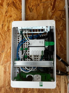 Photo de galerie - Extension d’un réseau ethernet en RJ45 pour pose de caméras et extension wifi sur 250m2 de logement 