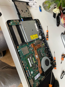 Photo de galerie - Changement batterie de PC portable
