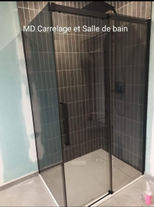 Photo de galerie - Pose bac douche, cabine, ensemble de douche et carrelage façon Zellige 