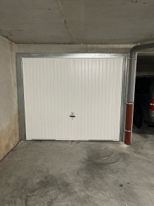 Photo de galerie - Pose d’une porte de garage avec habillage de finition 